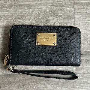 Michael Kors Wristlet Wallet